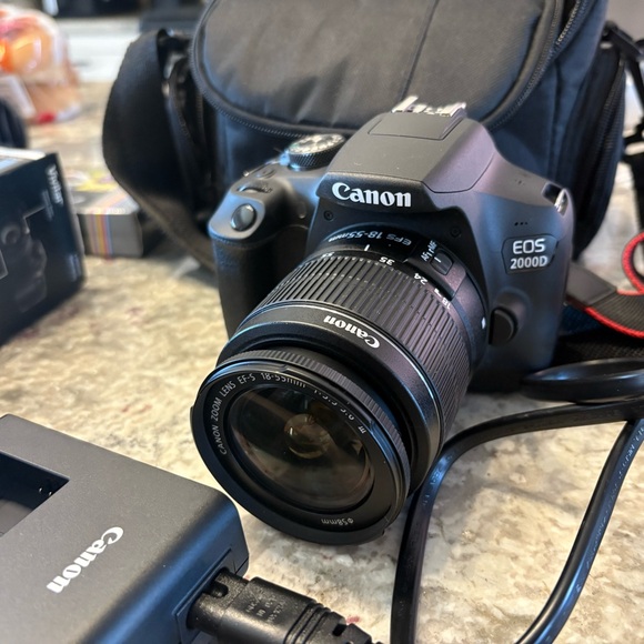 Canon EOS 2000D Black Digital Camera BUNDLE - Picture 3 of 7